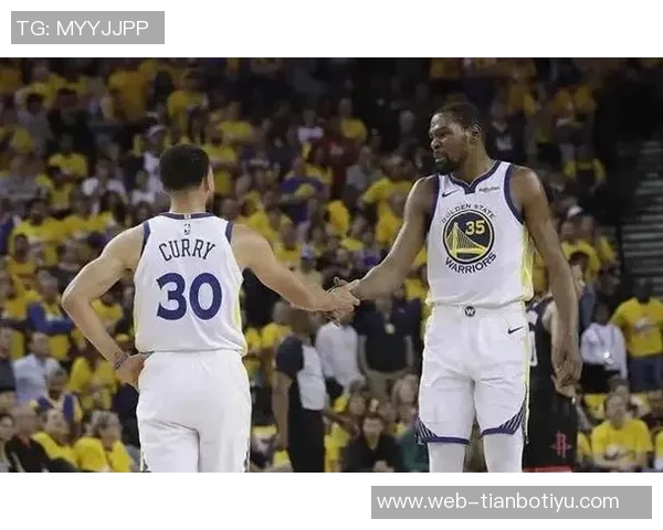 杜兰特赞詹姆斯全明星专注力不投半场三分不用左手上篮